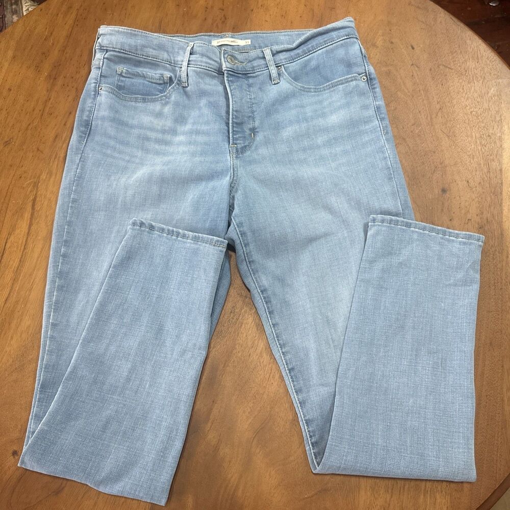 Women’s Levi’s 311 Shaping Skinny Size 31 Light Wash